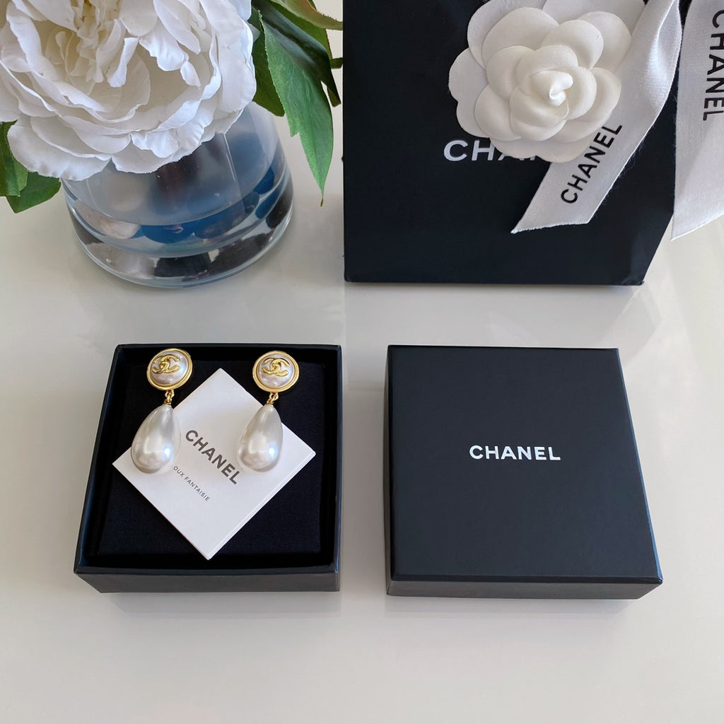 CHANEL P65 Pearl Vintage Earrings