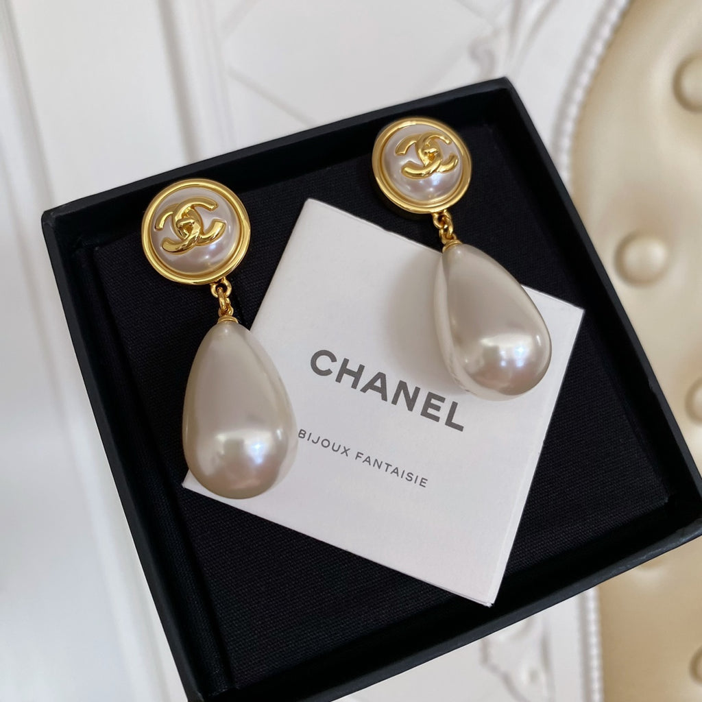 CHANEL P65 Pearl Vintage Earrings