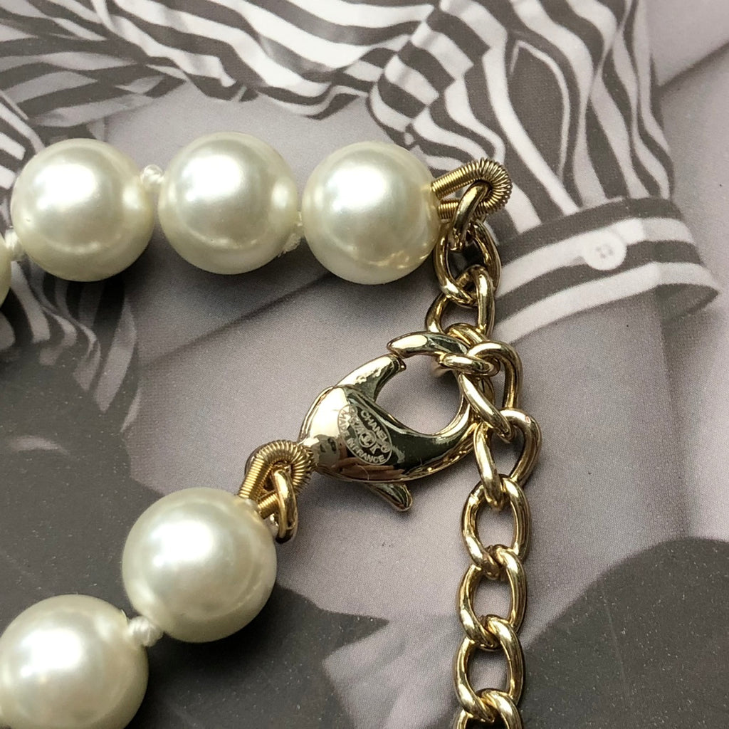 CHANEL Pearl Necklace