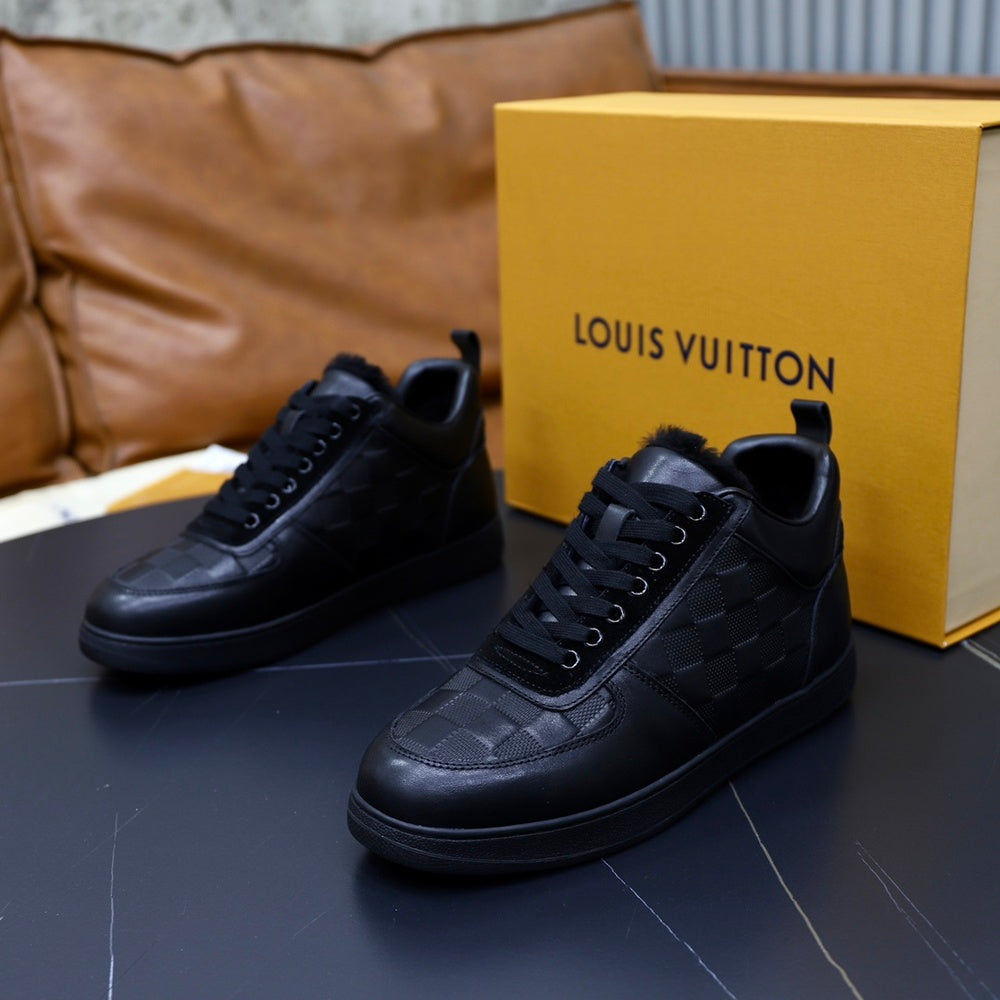 Louis Vuitton Men's Boots - Style 428332
