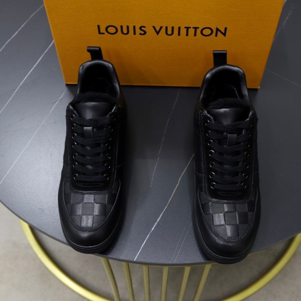 Louis Vuitton Men's Boots - Style 428332