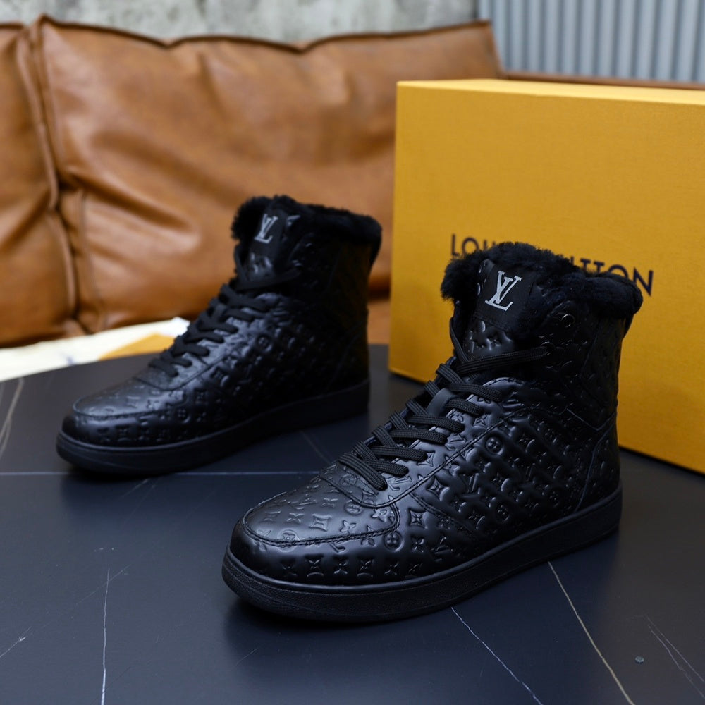 Louis Vuitton Men's Boots - Style 425641