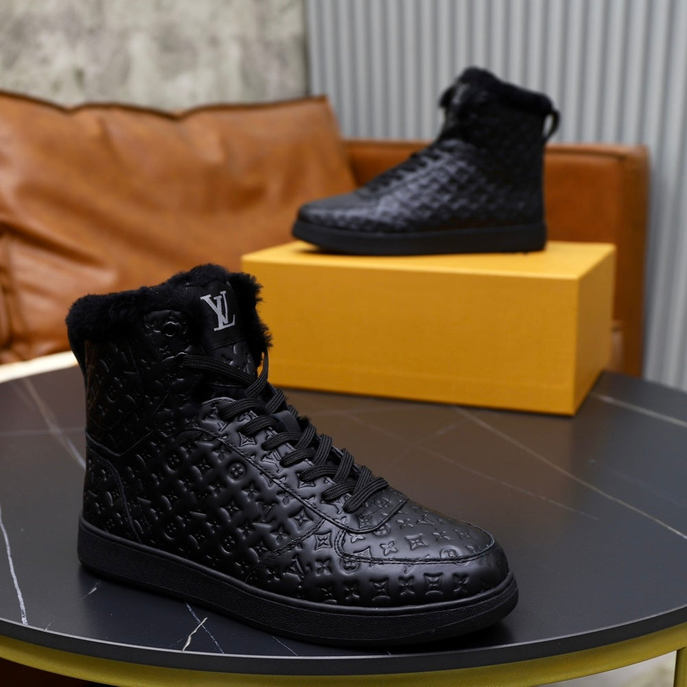 Louis Vuitton Men's Boots - Style 425641