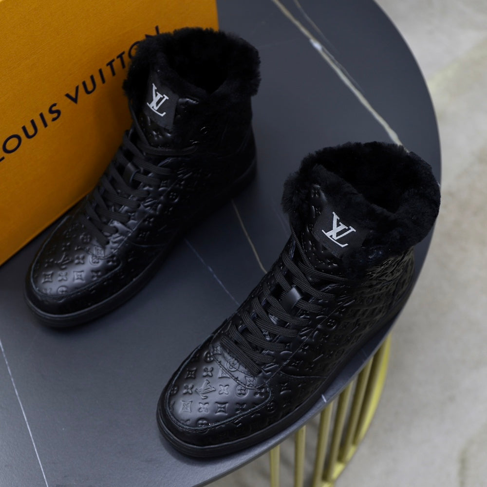 Louis Vuitton Men's Boots - Style 425641