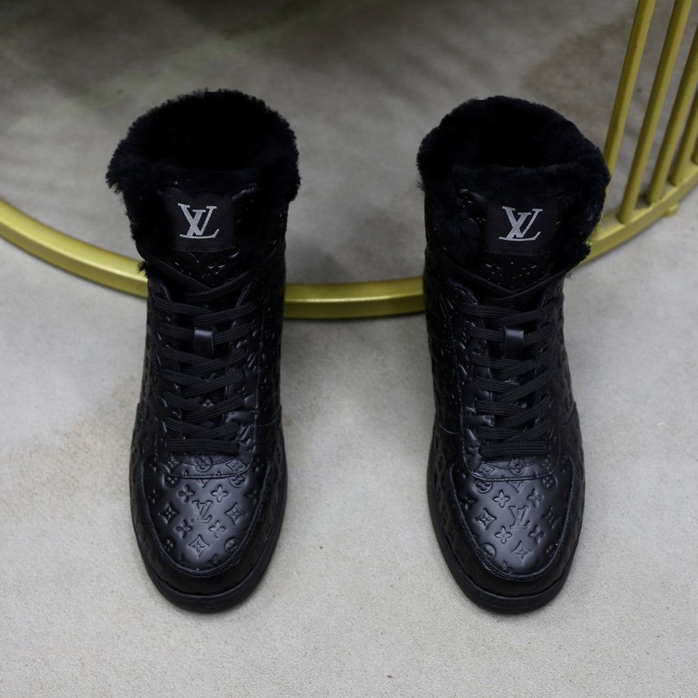 Louis Vuitton Men's Boots - Style 425641