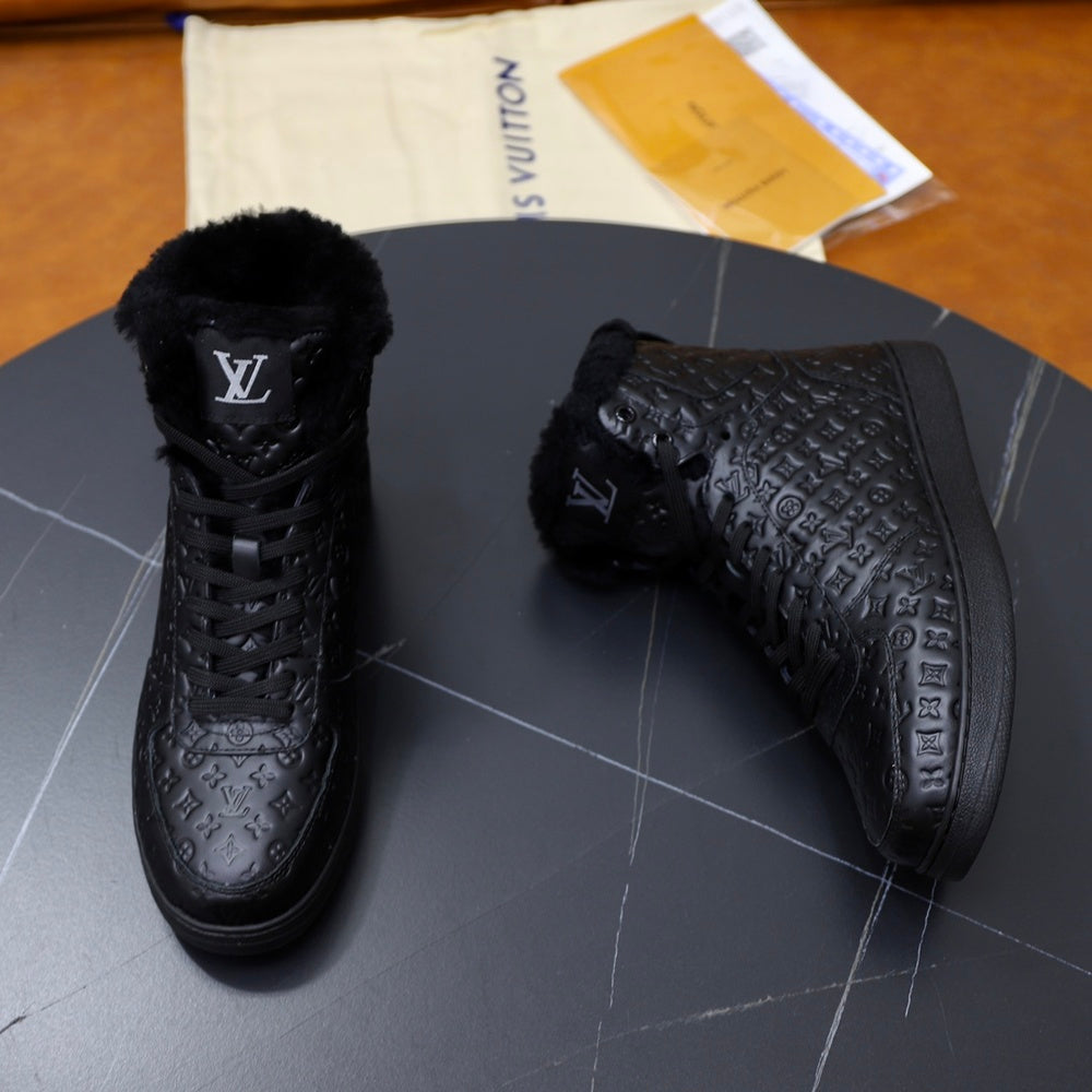 Louis Vuitton Men's Boots - Style 426509