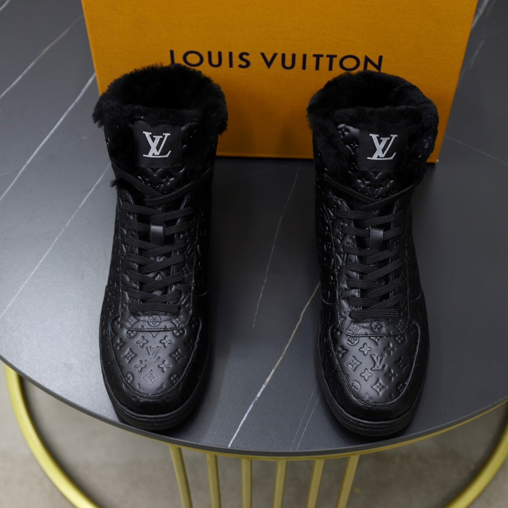Louis Vuitton Men's Boots - Style 425641