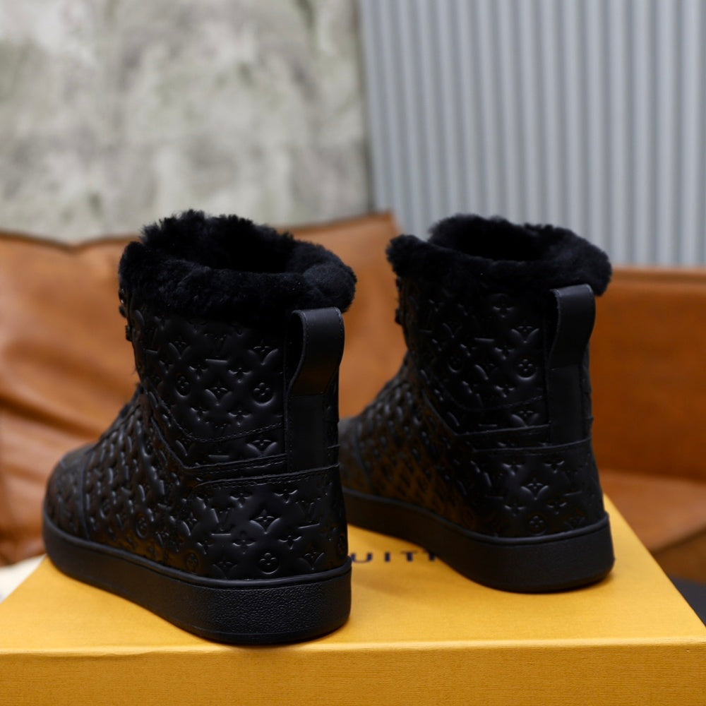 Louis Vuitton Men's Boots - Style 426509