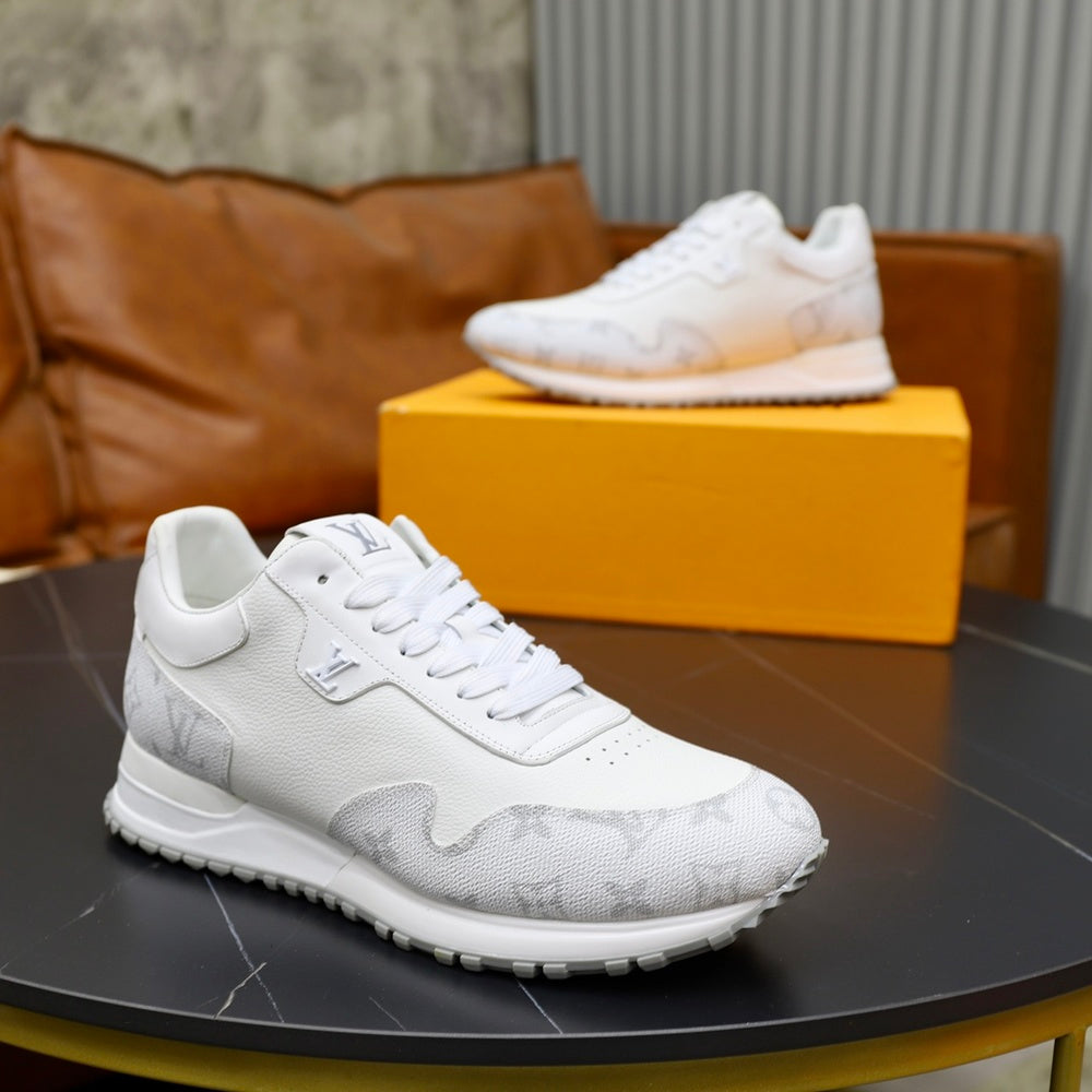 Louis Vuitton Men's Sneakers - Style 425485