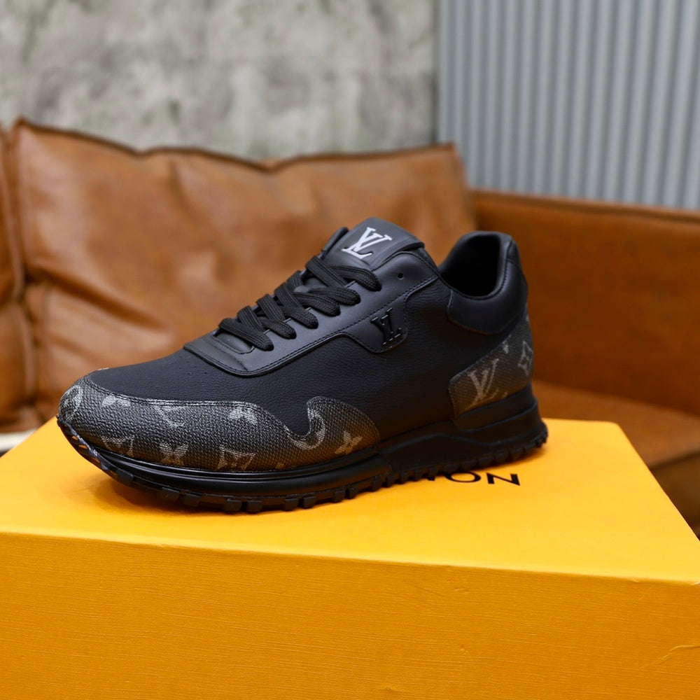 Louis Vuitton Men's Sneakers - Style 425485