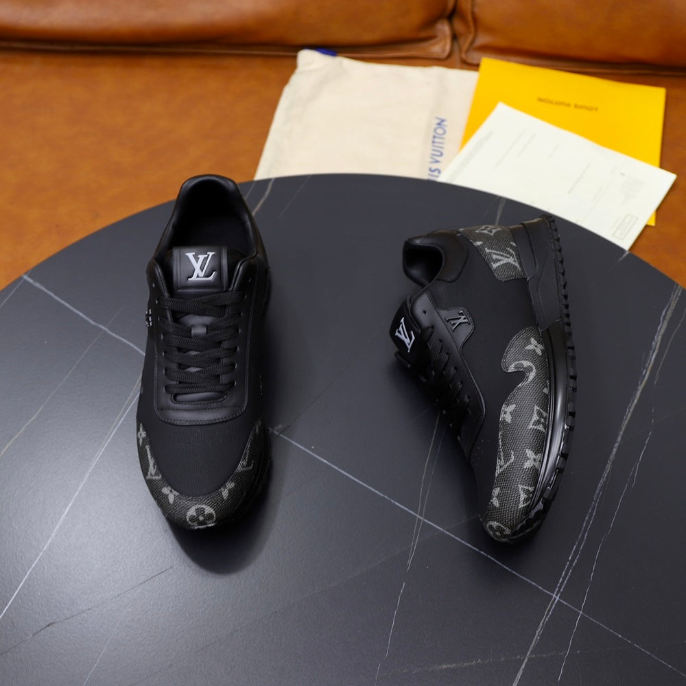 Louis Vuitton Men's Sneakers - Style 425485