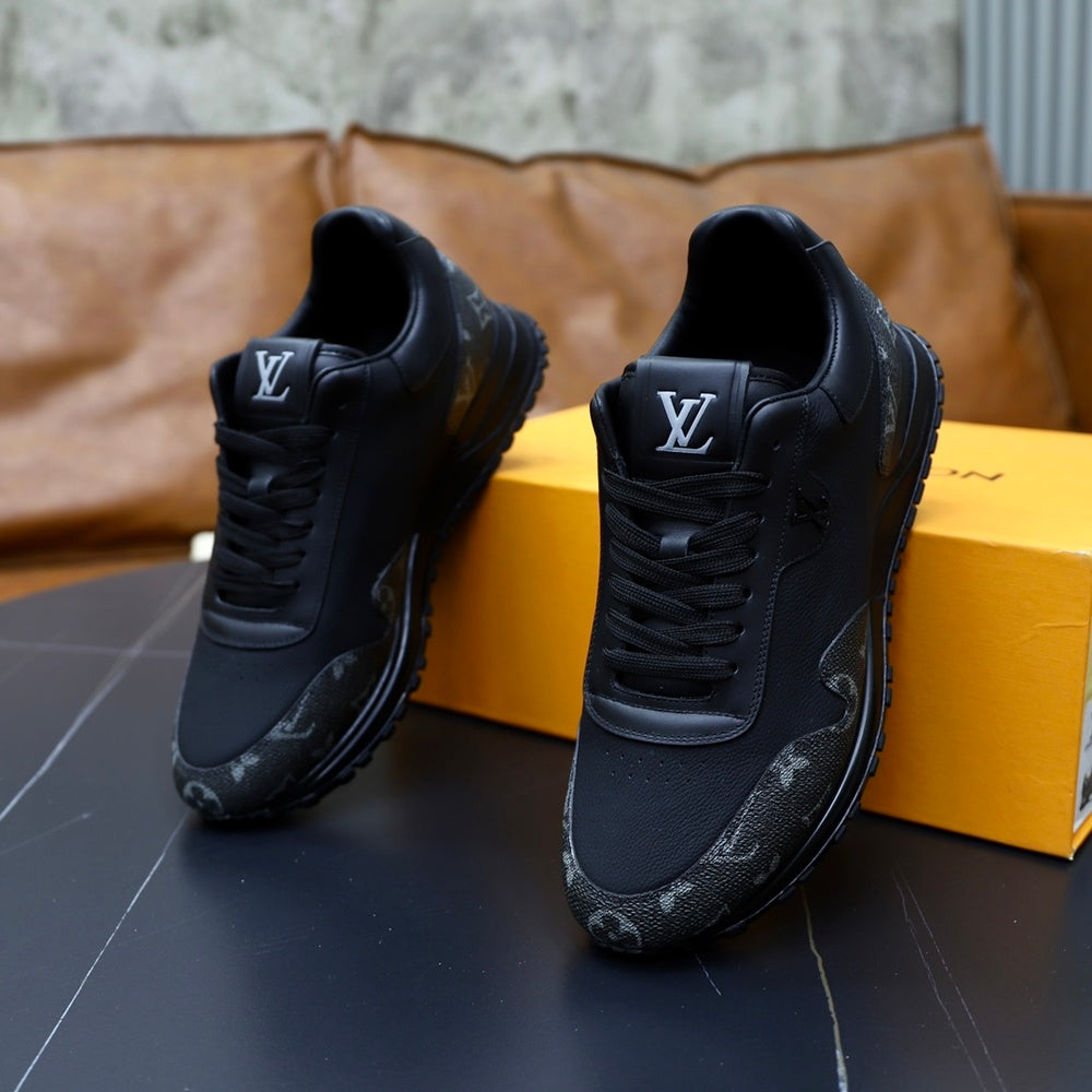 Louis Vuitton Men's Sneakers - Style 425485