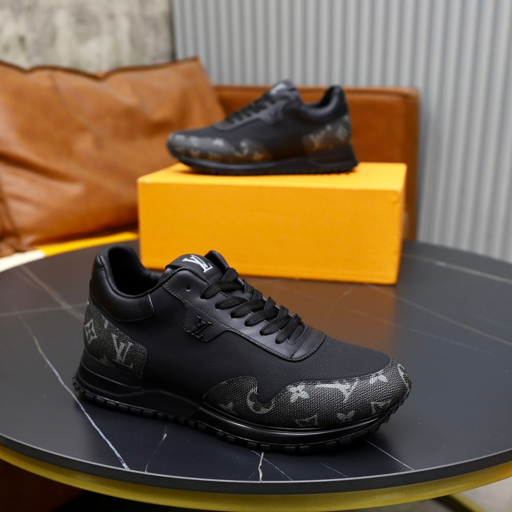 Louis Vuitton Men's Sneakers - Style 425485