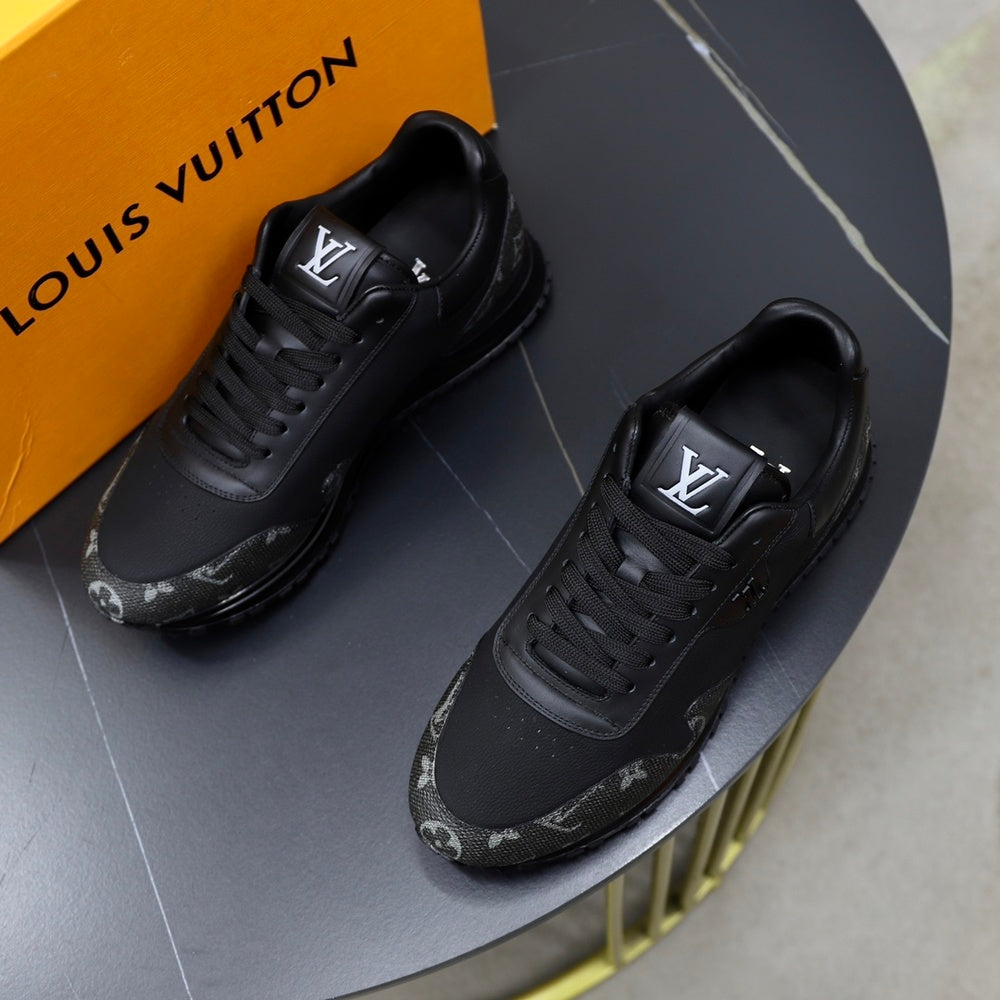Louis Vuitton Men's Sneakers - Style 425485