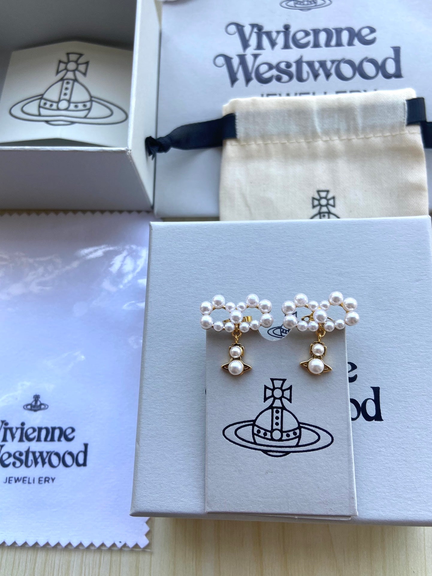 Vivienne Westwood Minimalist Pearl Necklace