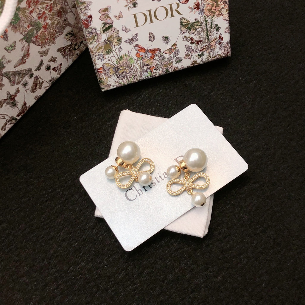 Pearl White Earrings