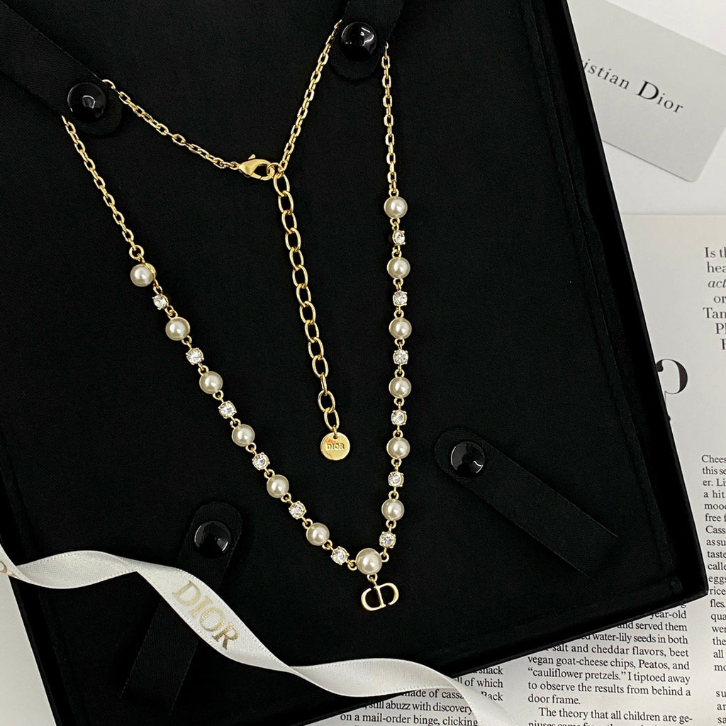 DIOR Pearl Pendant Necklace