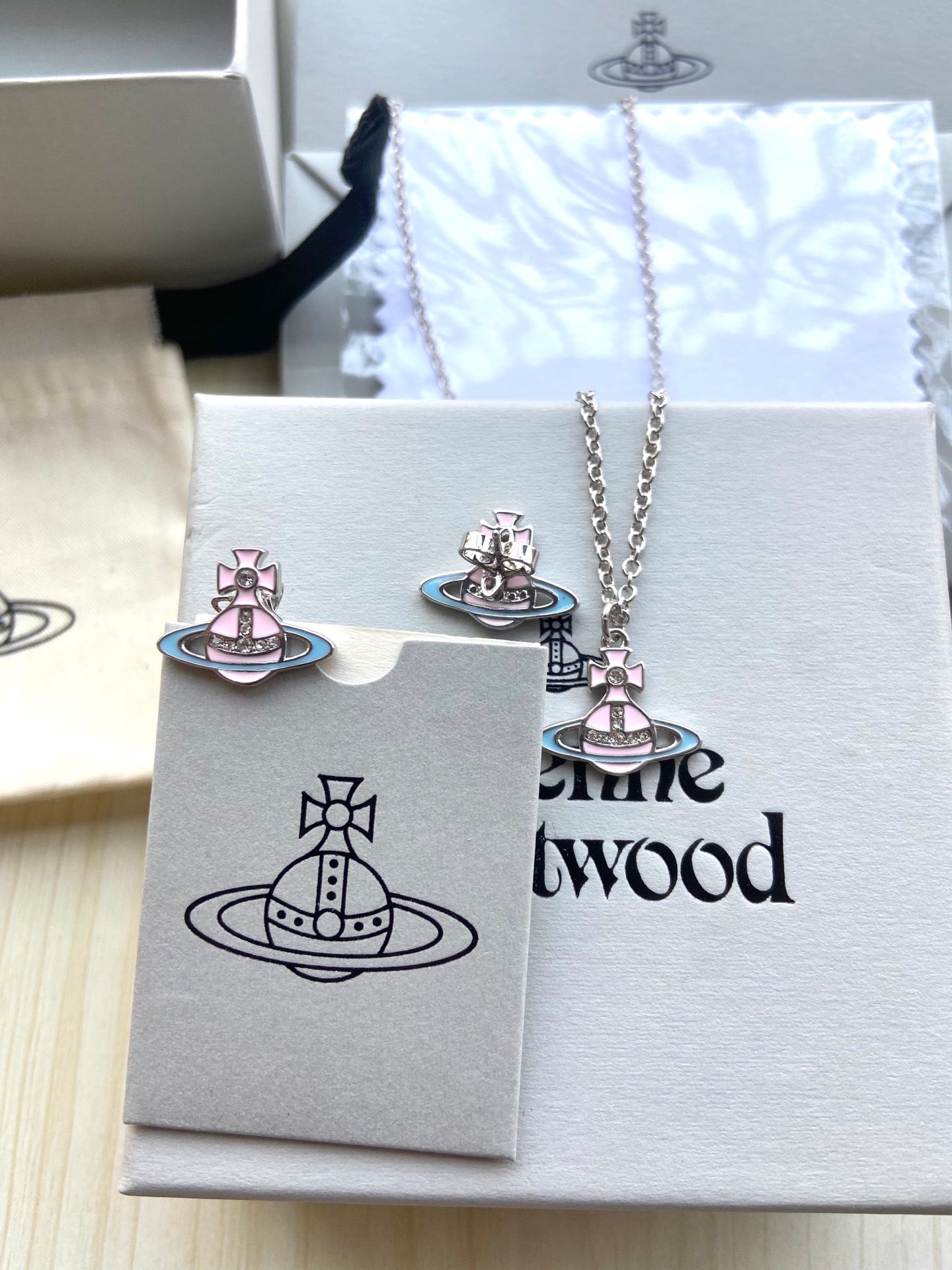 Vivienne Westwood Minimalist Planet Clavicle Necklace