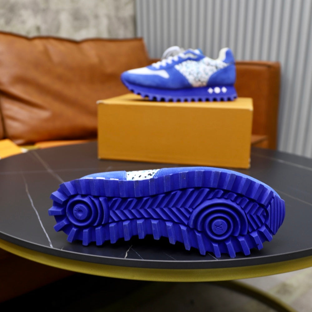 Louis Vuitton Men's Sneakers - Style 426303