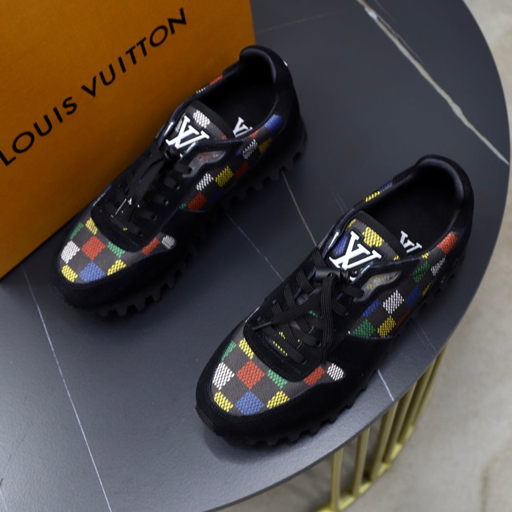 Louis Vuitton Men's Sneakers - Style 426331