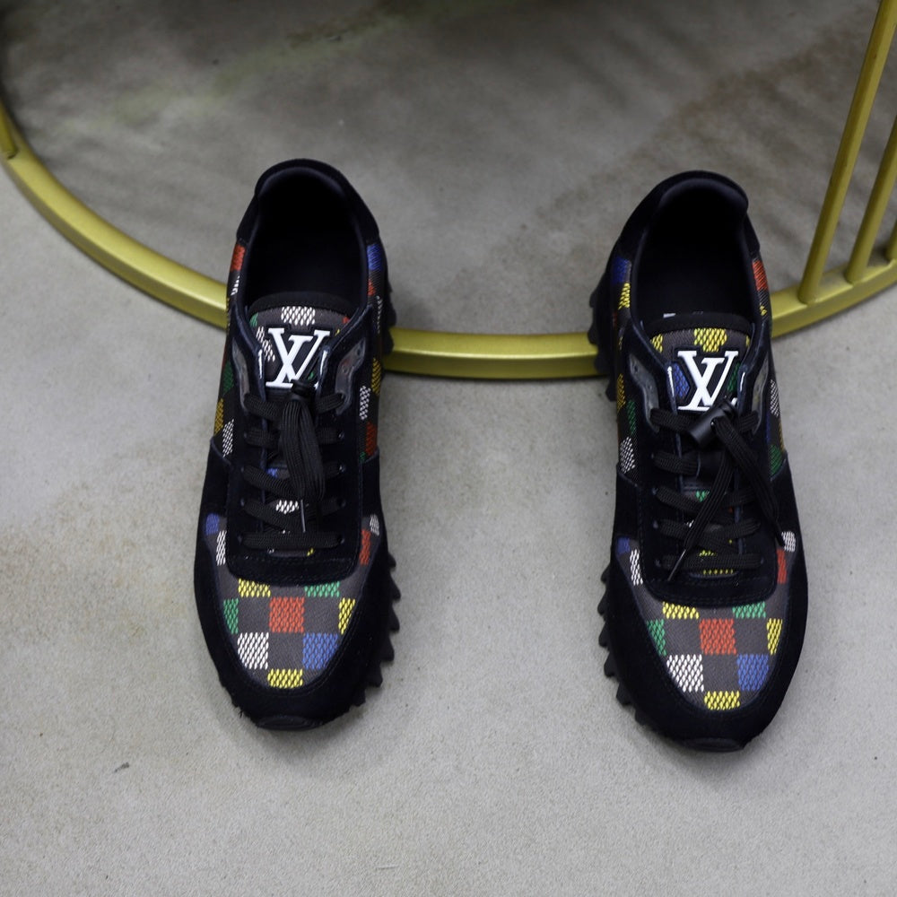 Louis Vuitton Men's Sneakers - Style 426331