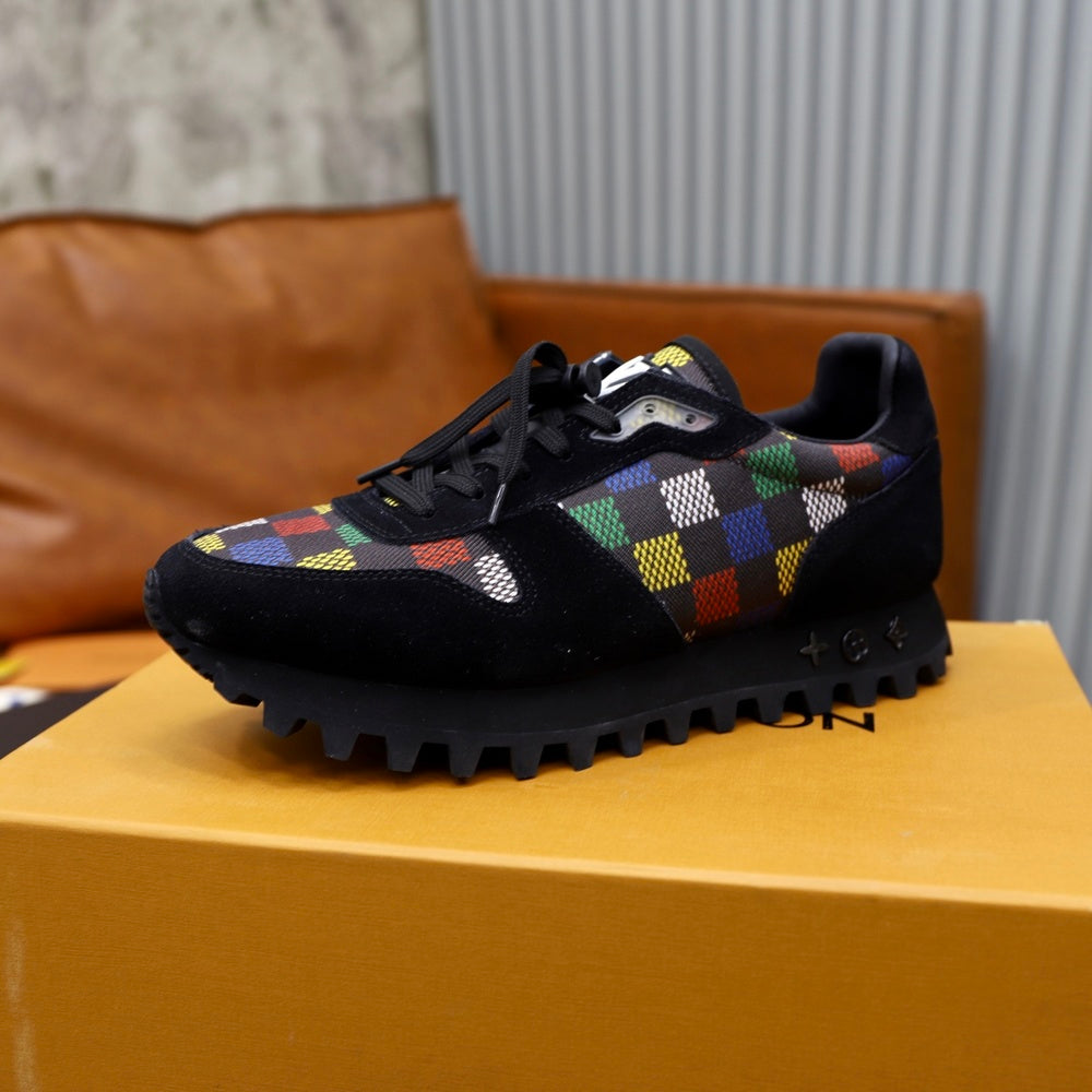 Louis Vuitton Men's Sneakers - Style 426331