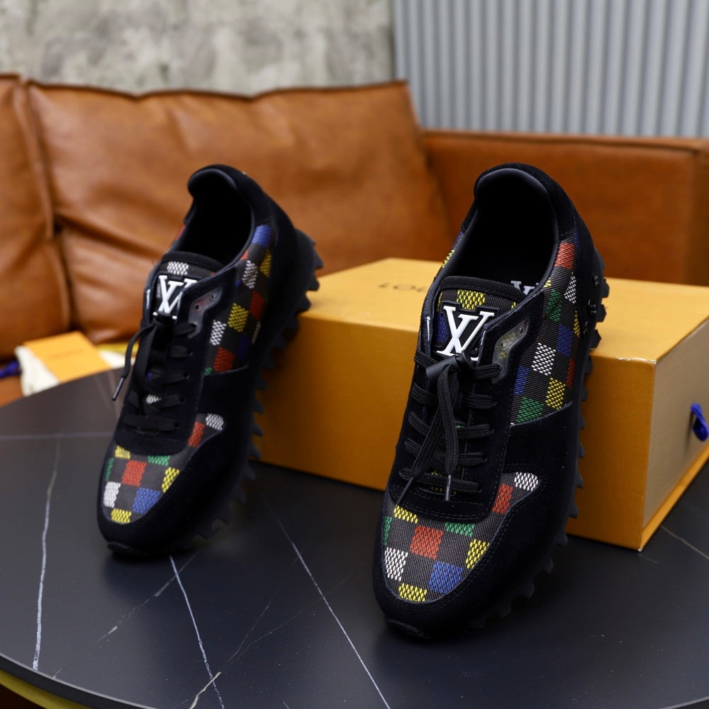 Louis Vuitton Men's Sneakers - Style 426331