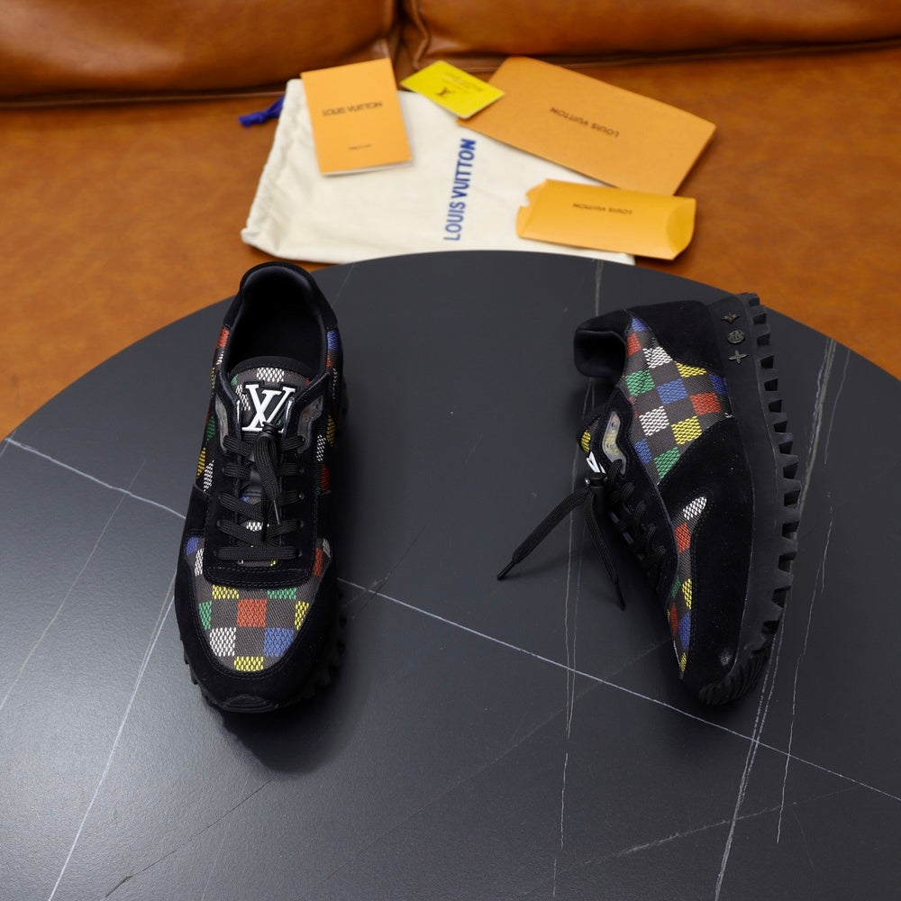 Louis Vuitton Men's Sneakers - Style 426331