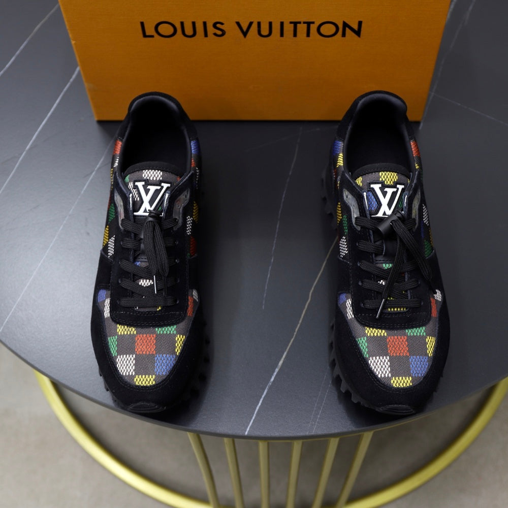 Louis Vuitton Men's Sneakers - Style 426331