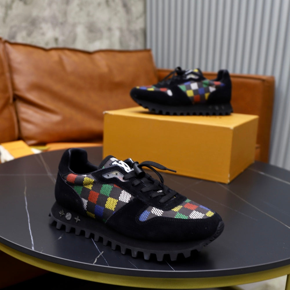 Louis Vuitton Men's Sneakers - Style 426331