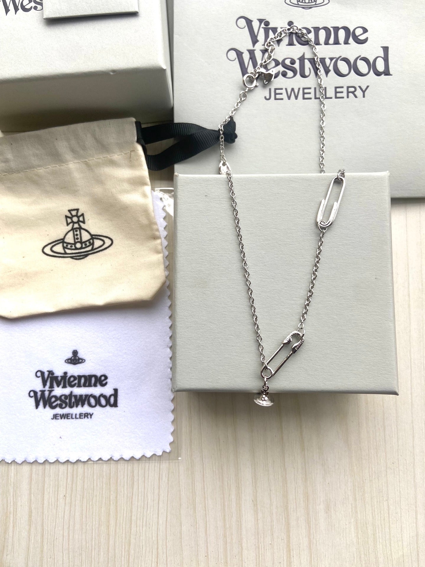 Vivienne Westwood Minimalist Safety Pin Clavicle Chain