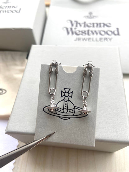 Vivienne Westwood Minimalist Safety Pin Bracelet