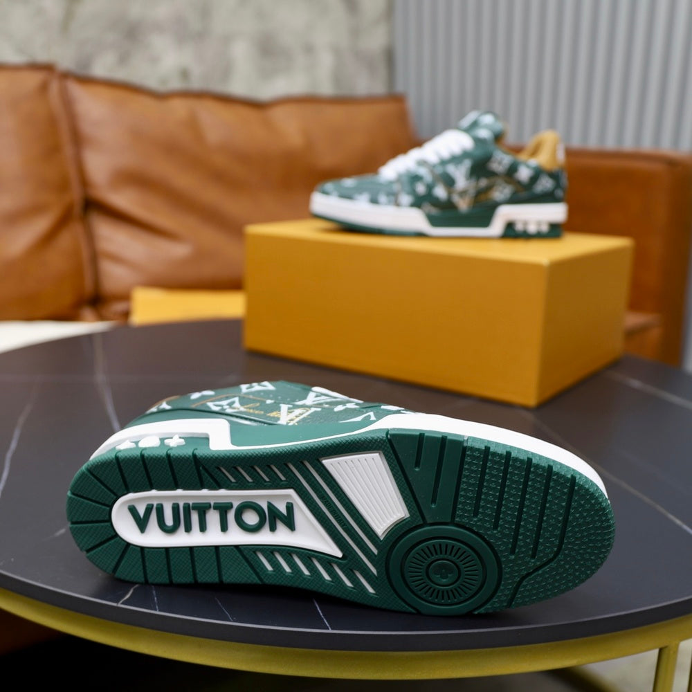 Louis Vuitton Unisex Sneakers - Style 426924