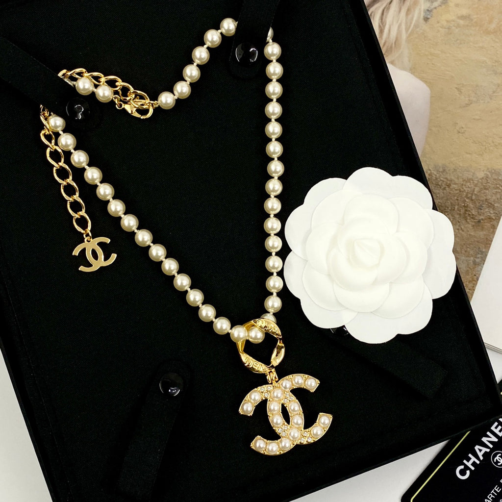 CHANEL Pearl Double-C Vintage Pendant Necklace