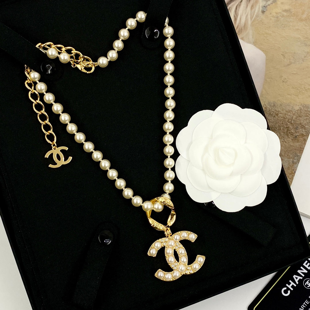 CHANEL Pearl Double-C Vintage Pendant Necklace