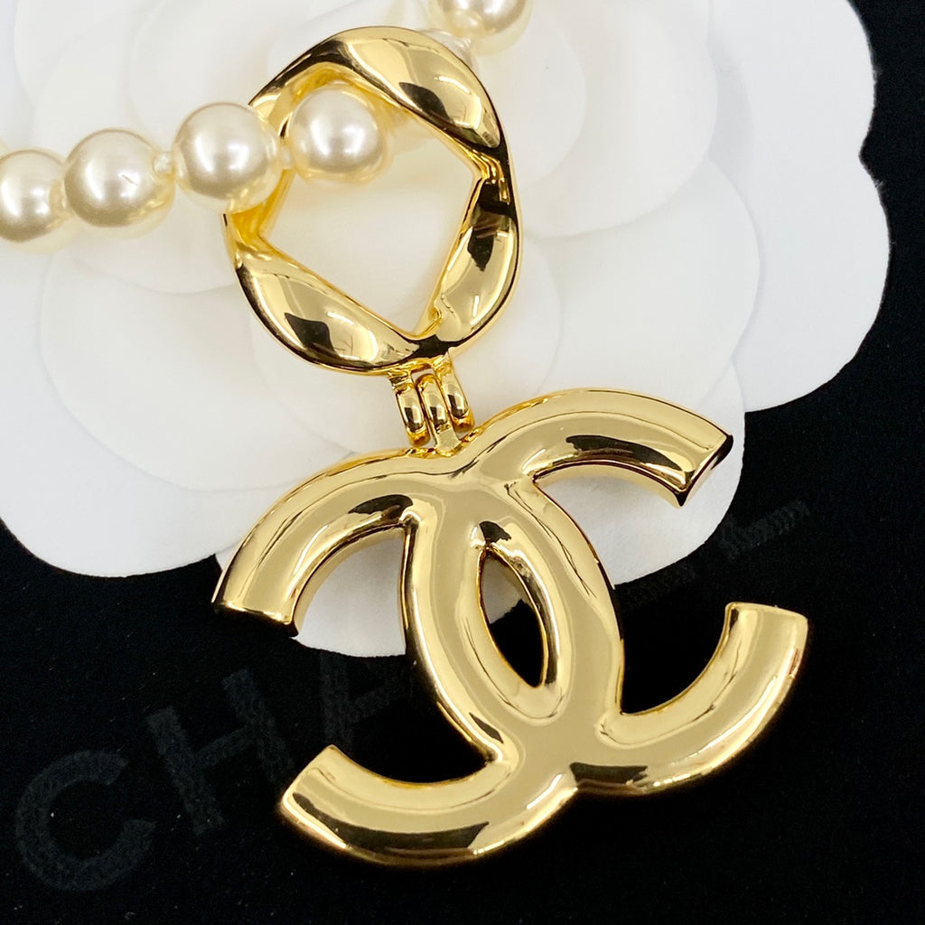 CHANEL Pearl Double-C Vintage Pendant Necklace