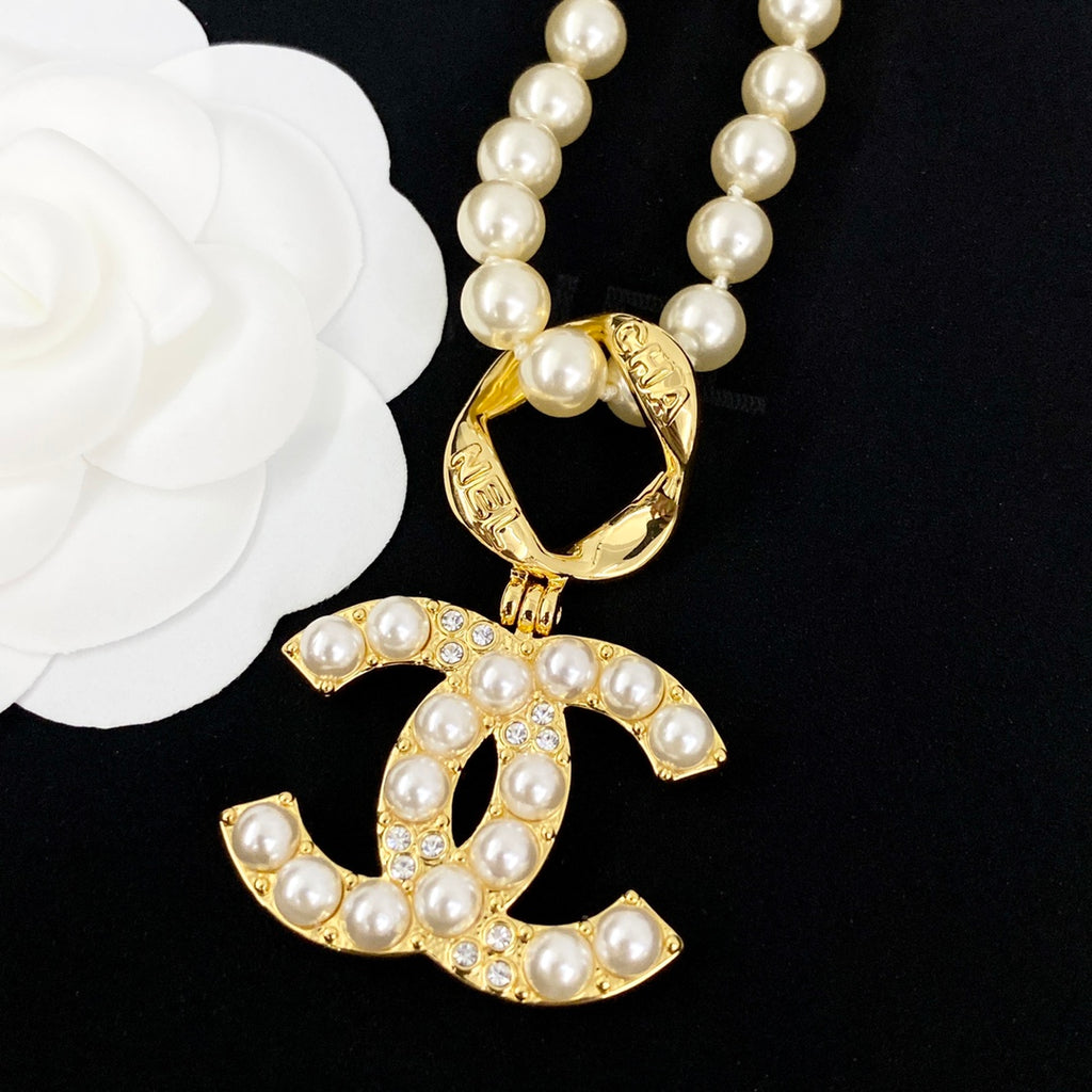 CHANEL Pearl Double-C Vintage Pendant Necklace