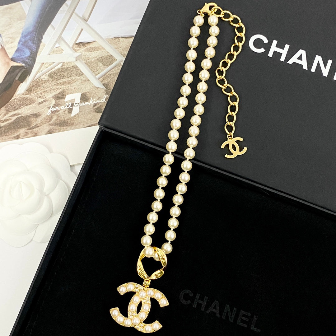 CHANEL Pearl Double-C Vintage Pendant Necklace