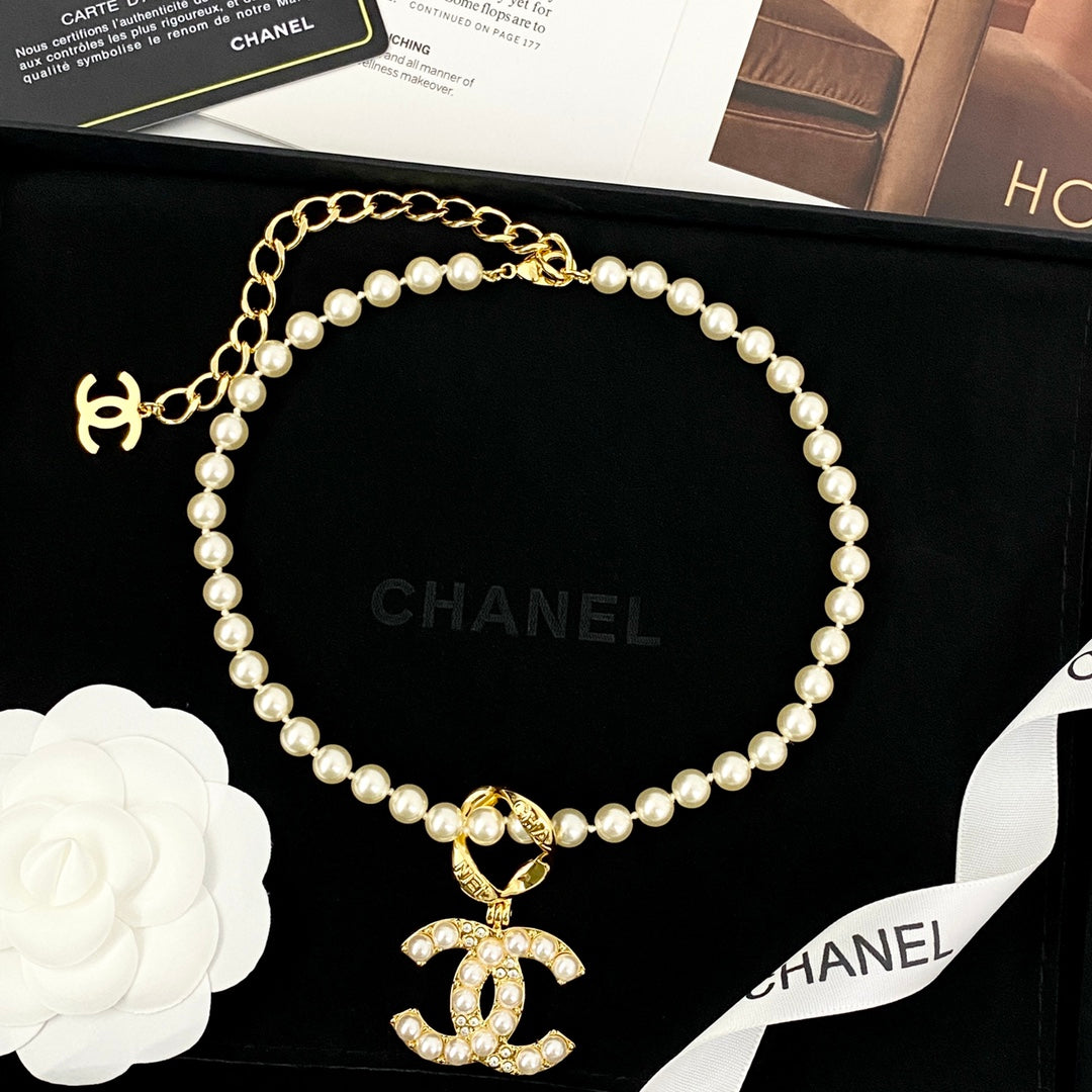 CHANEL Pearl Double-C Vintage Pendant Necklace