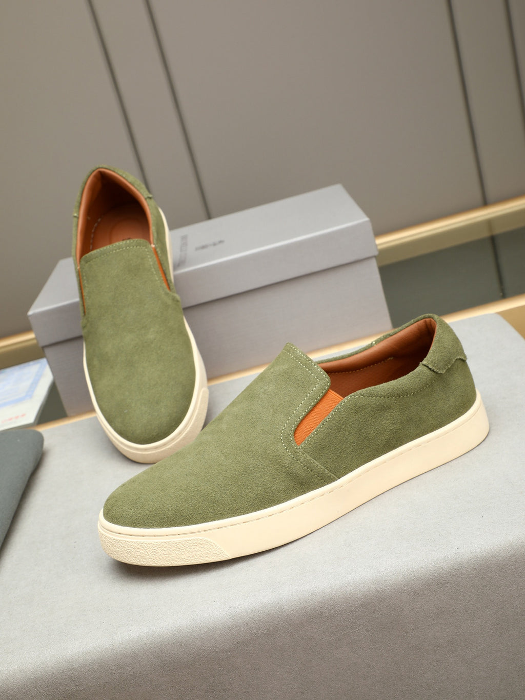 Brunello Cucinelli Men's Sneakers - Style PP200