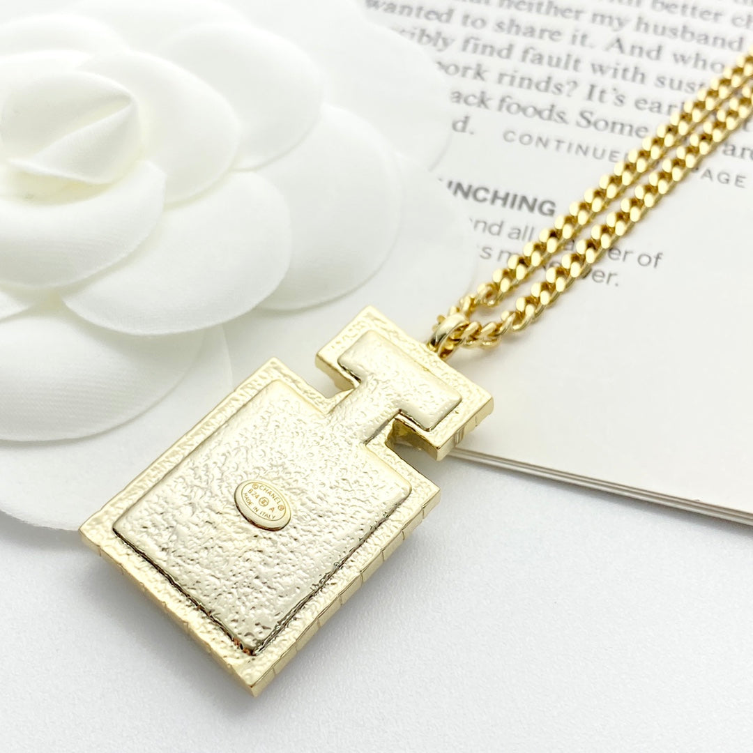 CHANEL Crystal Mother-of-Pearl Vintage Necklace