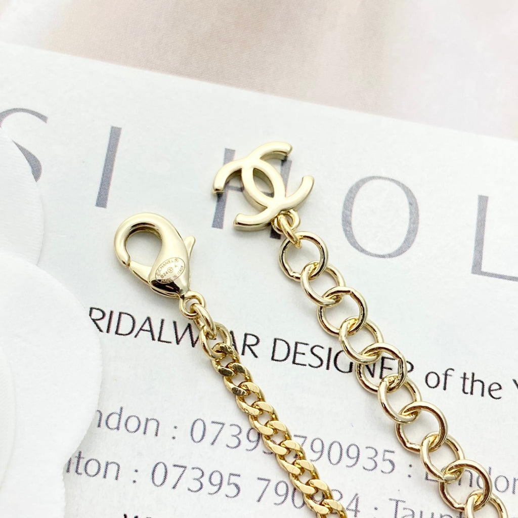 CHANEL Crystal Mother-of-Pearl Vintage Necklace