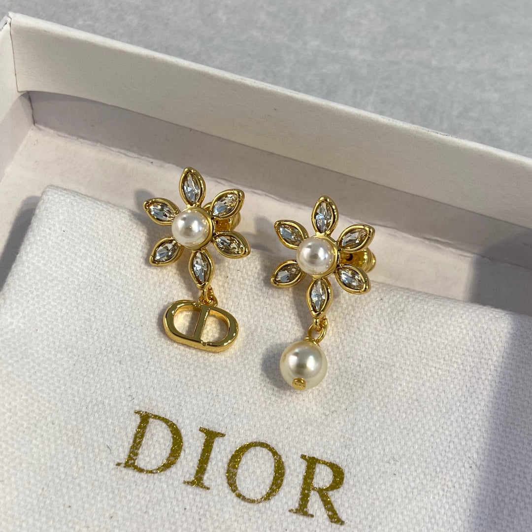 SWAROVSKI Pearl Crystal Vintage Earrings