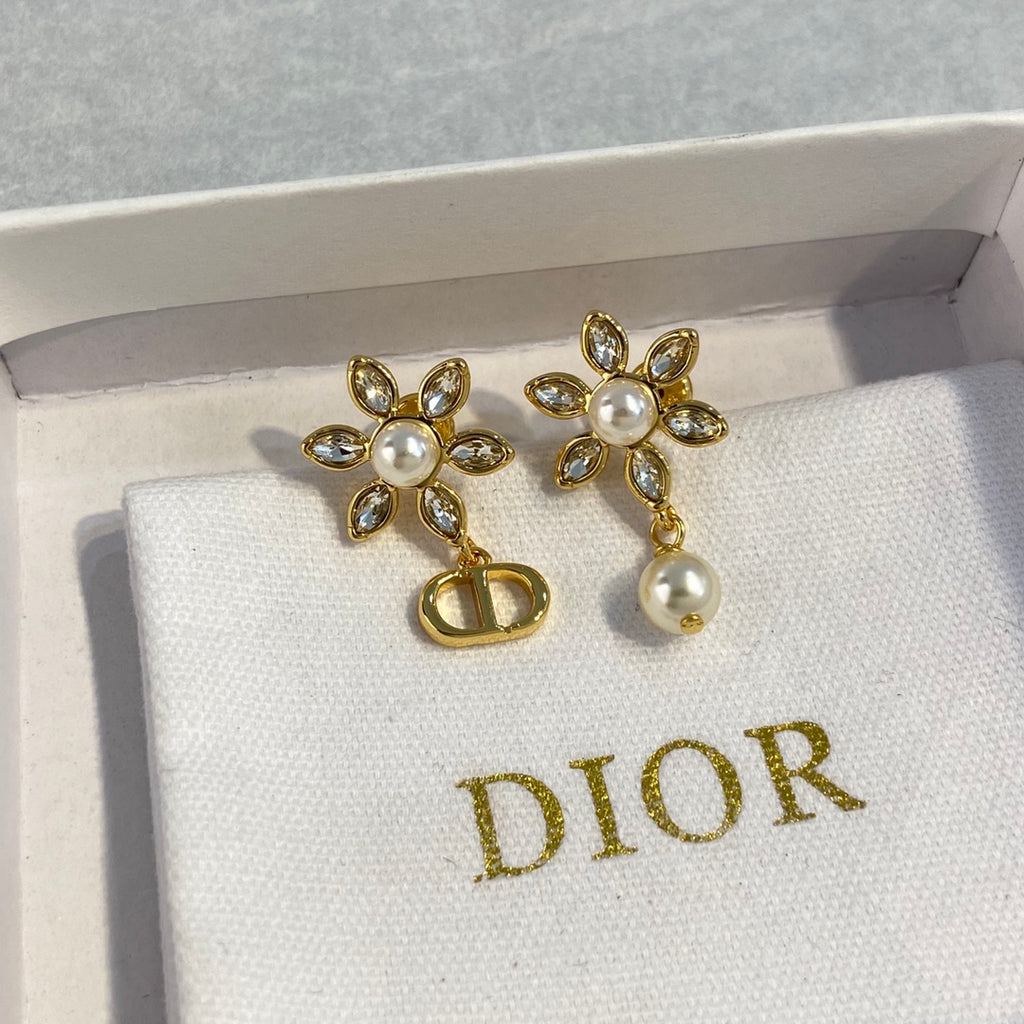 SWAROVSKI Pearl Crystal Vintage Earrings