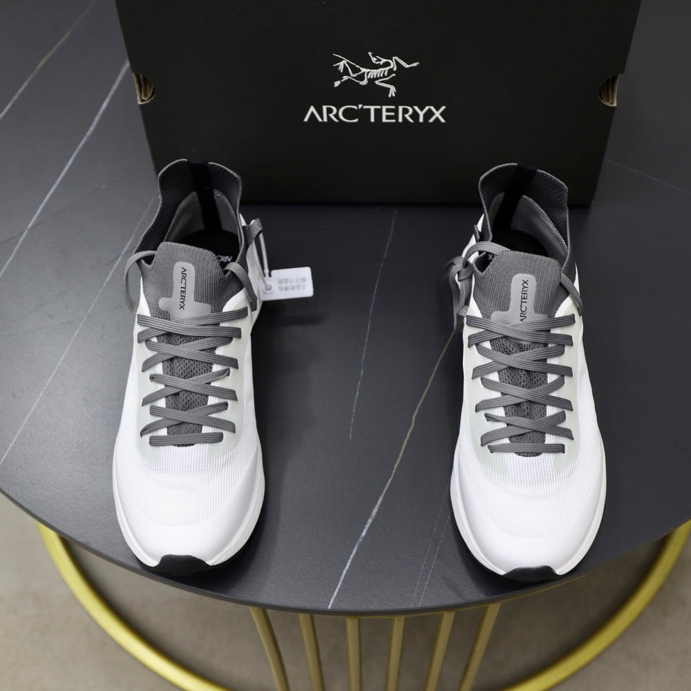 Designer Men's Sneakers - Style 426220