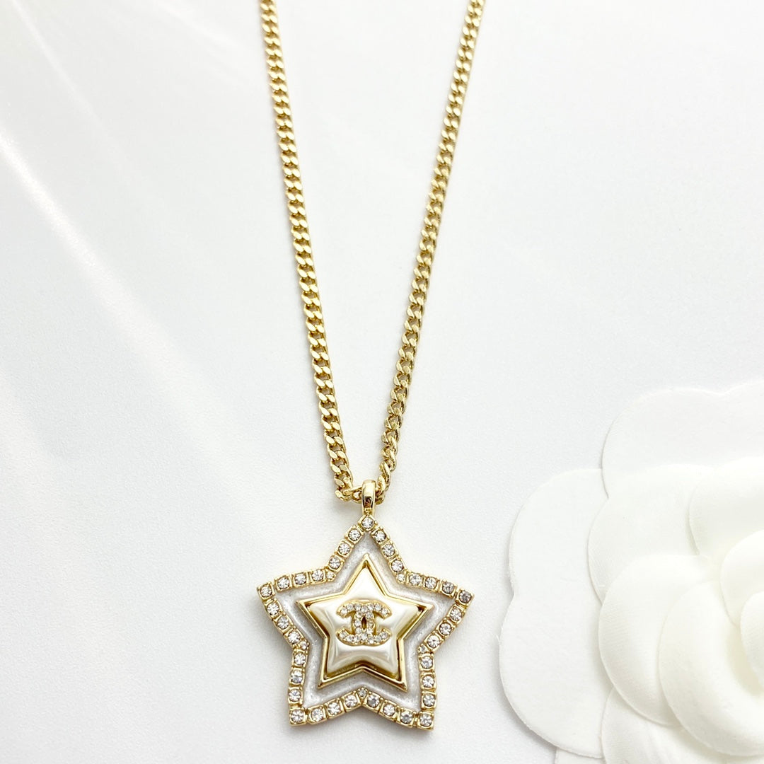 CHANEL Crystal Mother-of-Pearl Vintage Necklace