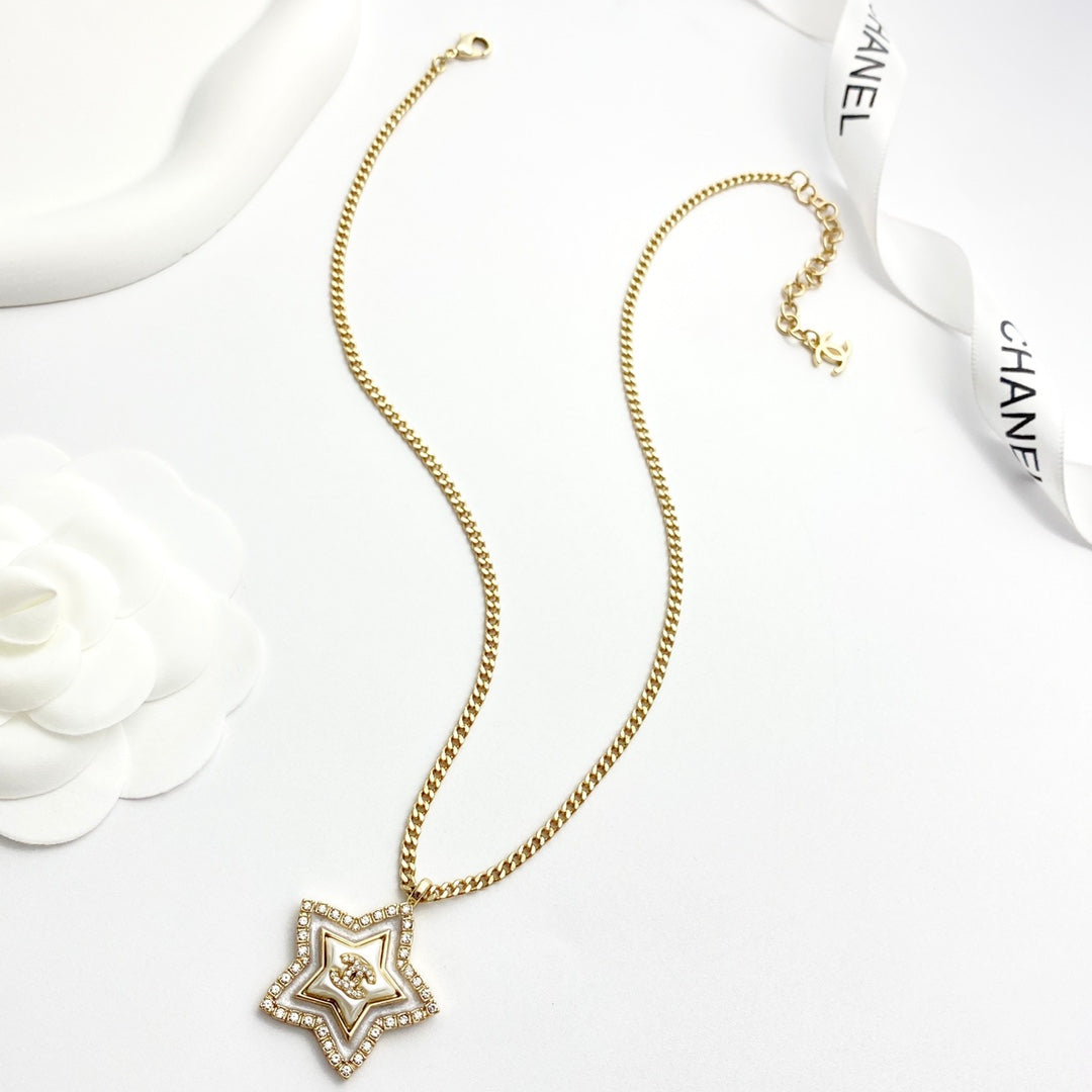 CHANEL Crystal Mother-of-Pearl Vintage Necklace
