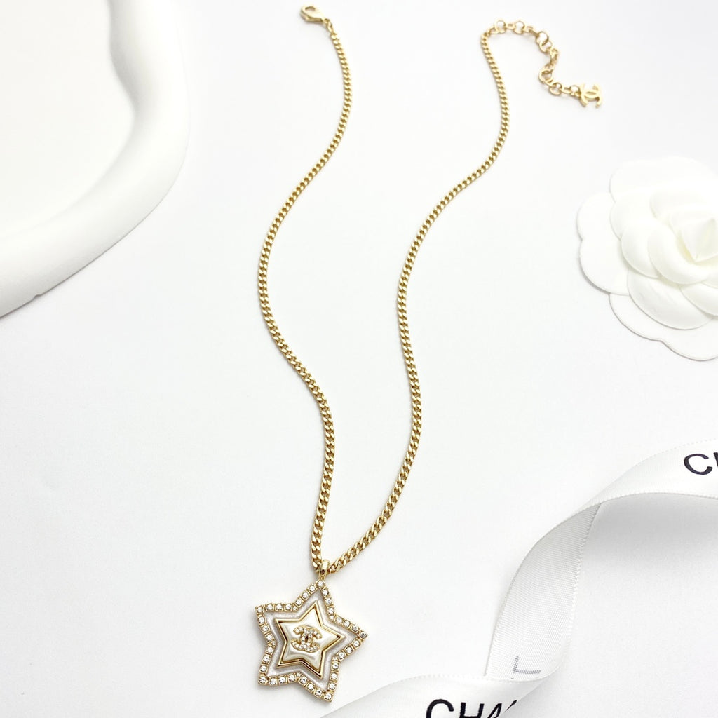 CHANEL Crystal Mother-of-Pearl Vintage Necklace