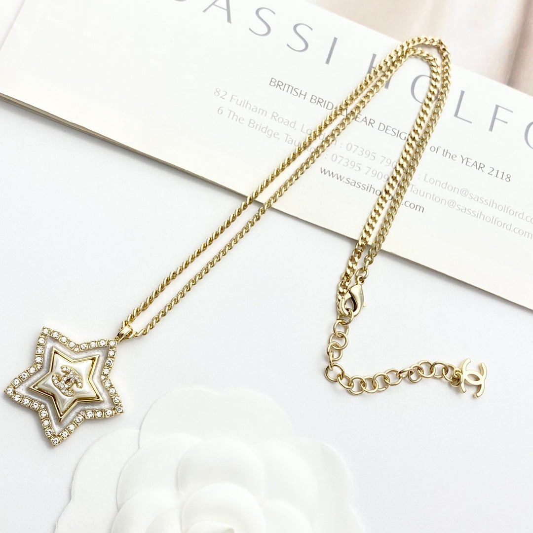 CHANEL Crystal Mother-of-Pearl Vintage Necklace