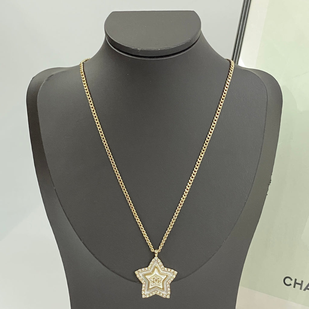 CHANEL Crystal Mother-of-Pearl Vintage Necklace